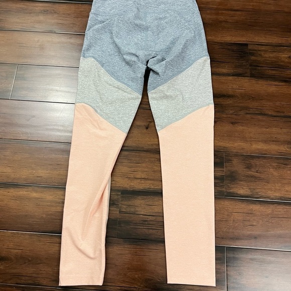 NWT - Outdoor Voices  Colorblock Springs 7/8 Leggings - Size M - Picture 7 of 13